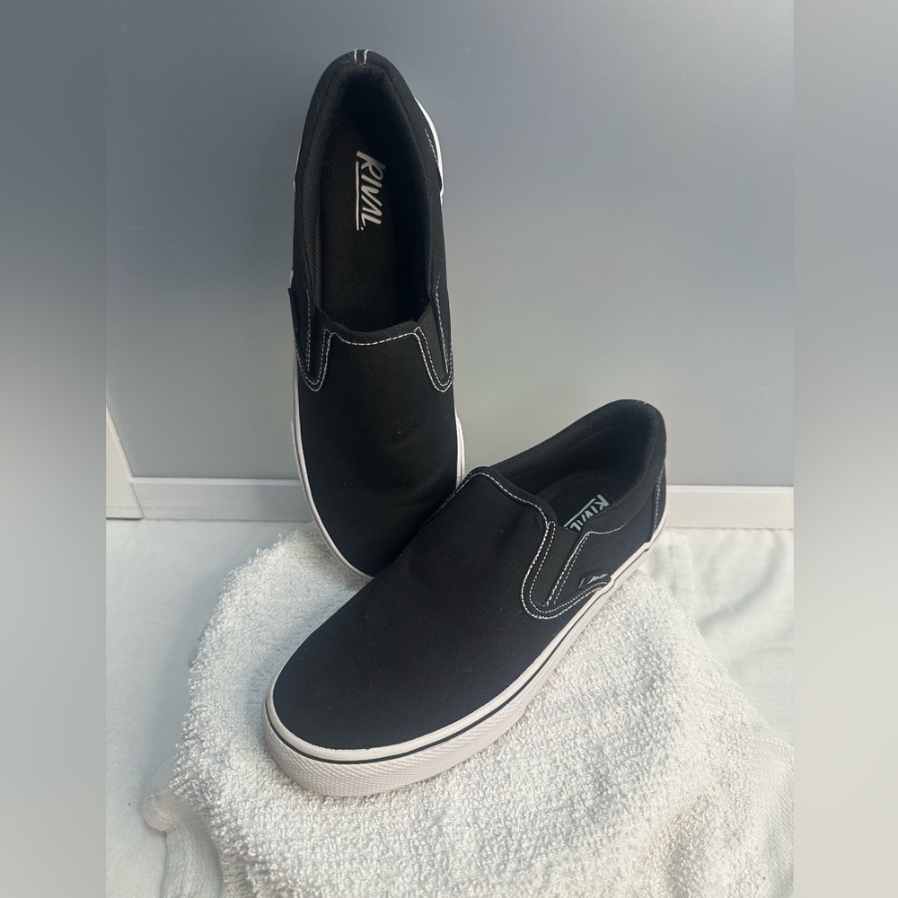 Rival women’s Slip-On Canvas Sneakers - Black SZ. 8